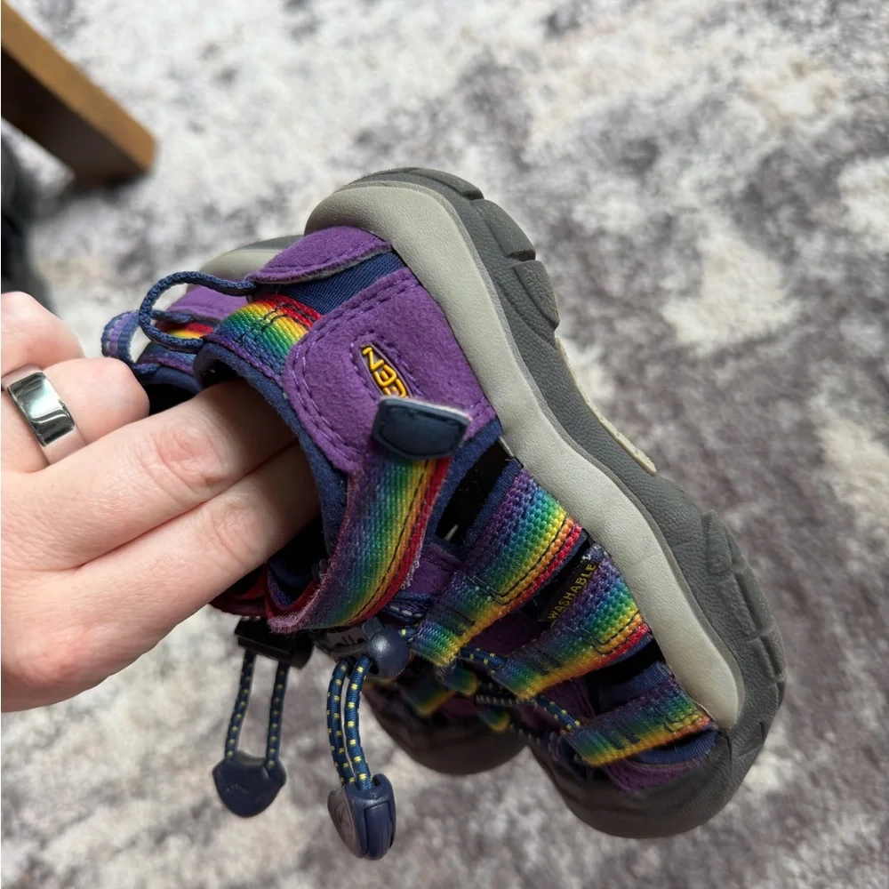 Keen Newport H2 sandals in a rainbow toddler size 8 - Picture 4 of 6